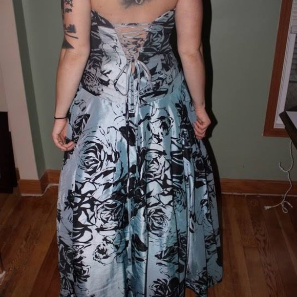 Formal Gown - Picture 2 of 3